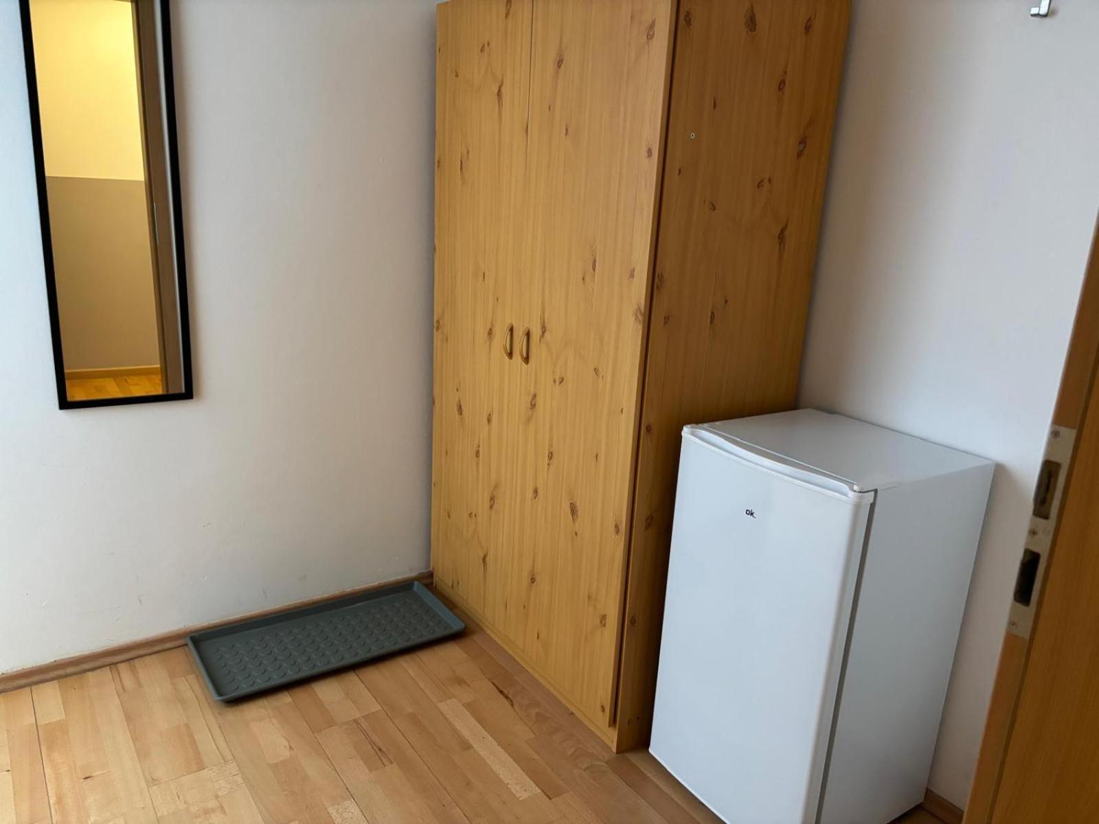 Doppelzimmer-Bad-Kuehlschrank-Tv-19 Meine エクステリア 写真